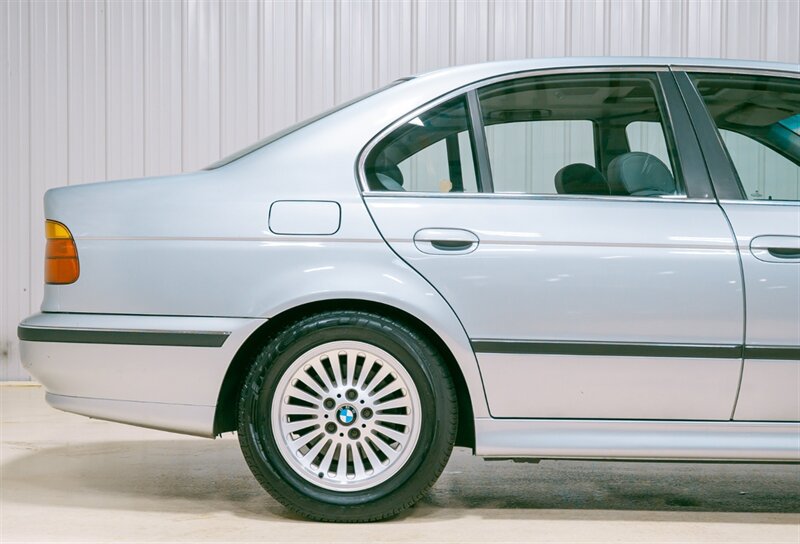 Used 1997 BMW 540i Sedan RWD image 10