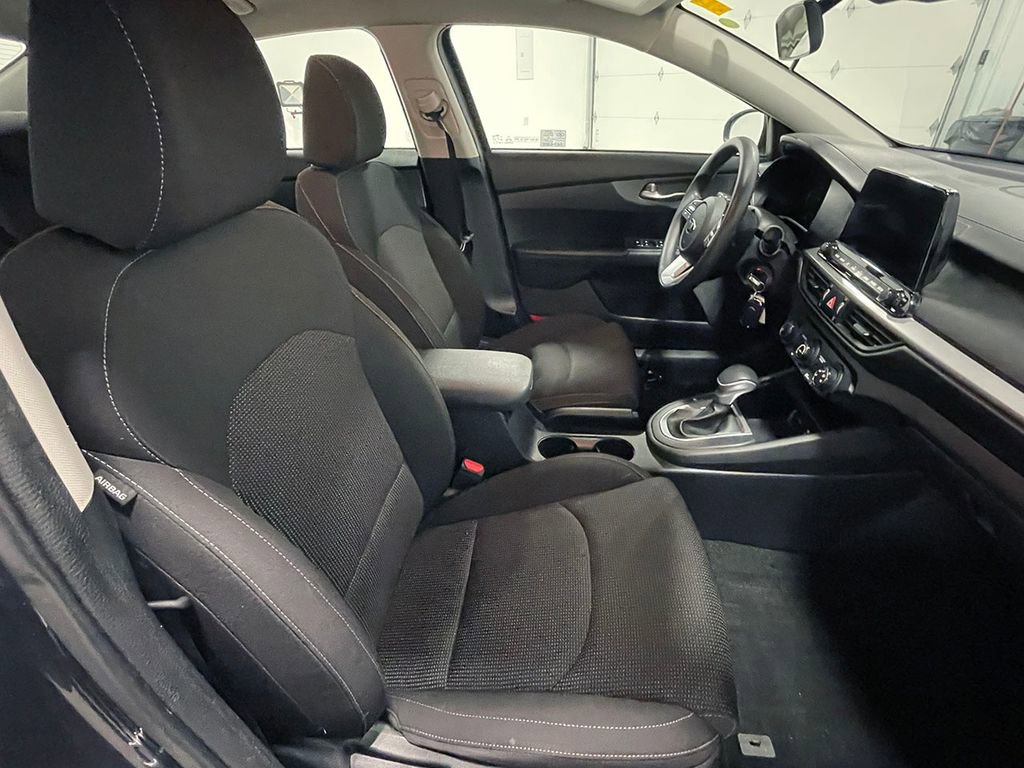 Used 2020 Kia Forte LXS FWD image 25