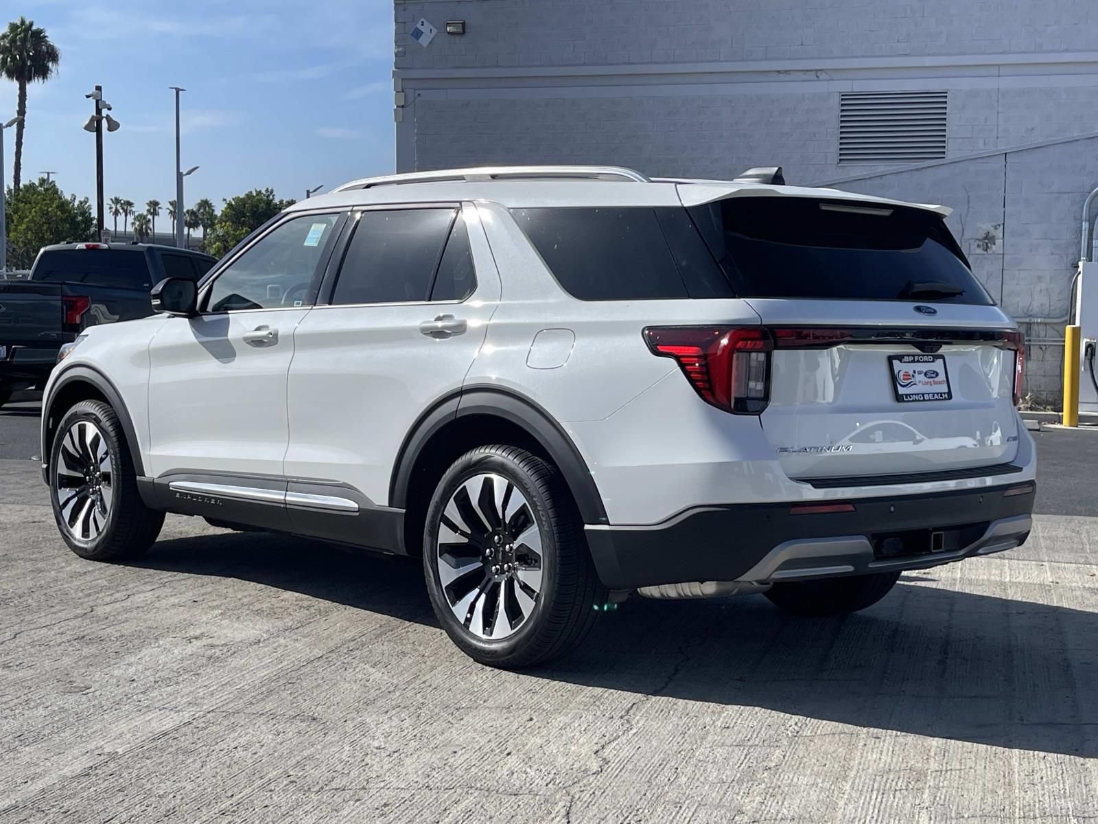 New 2026 Ford Explorer Platinum w/ LUX Leather Package AWD/4WD image 4