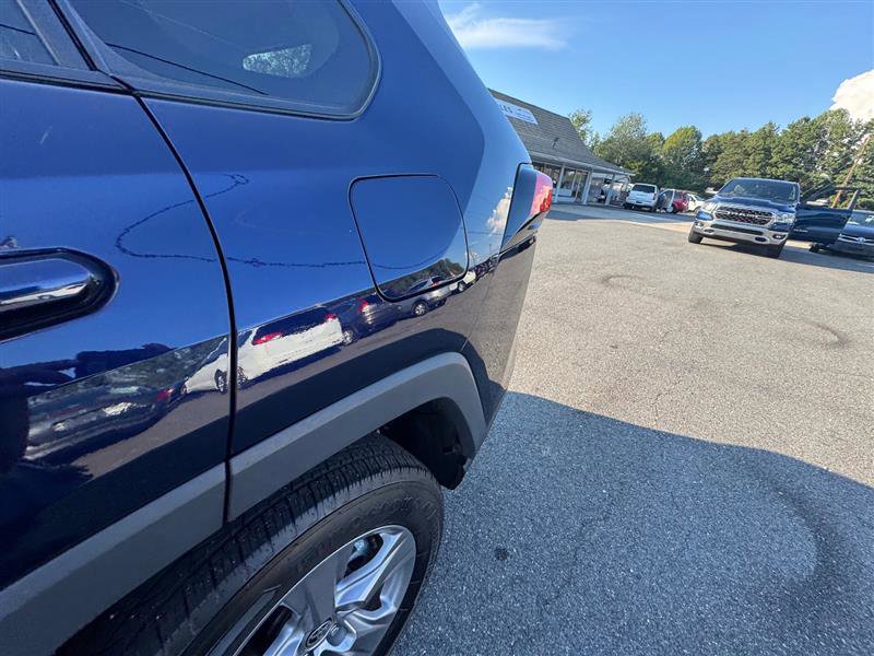 Used 2022 Toyota RAV4 XLE image 16