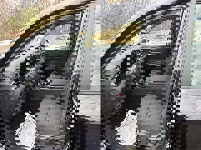 Used 2025 Toyota Camry LE image 3