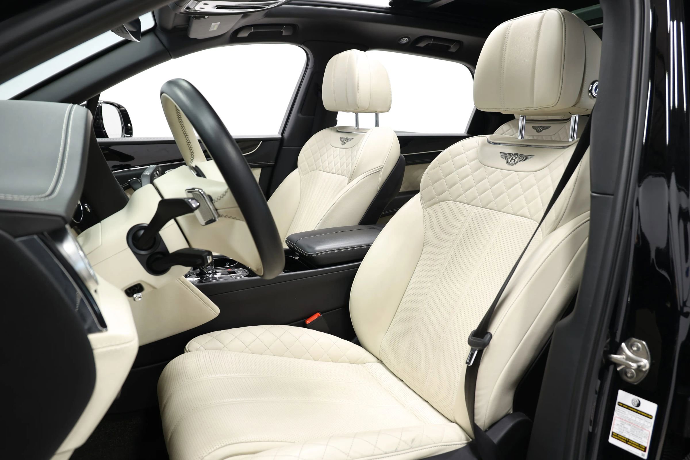 Used 2017 Bentley Bentayga image 18