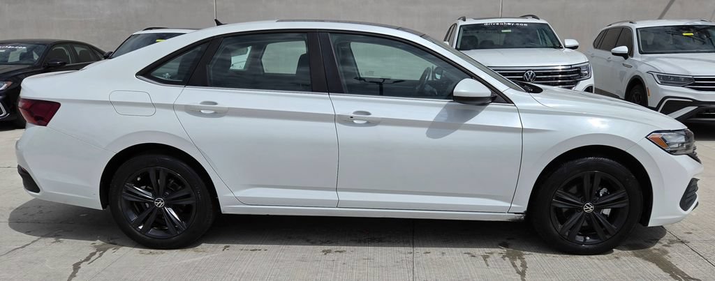 Used 2023 Volkswagen Jetta SE FWD image 6