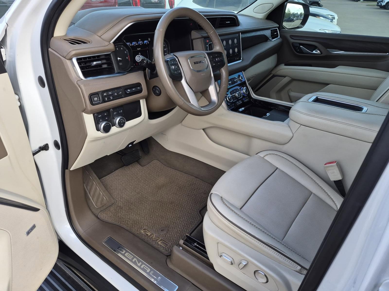 Certified 2021 GMC Yukon Denali w/ Denali Premium Package AWD/4WD image 12