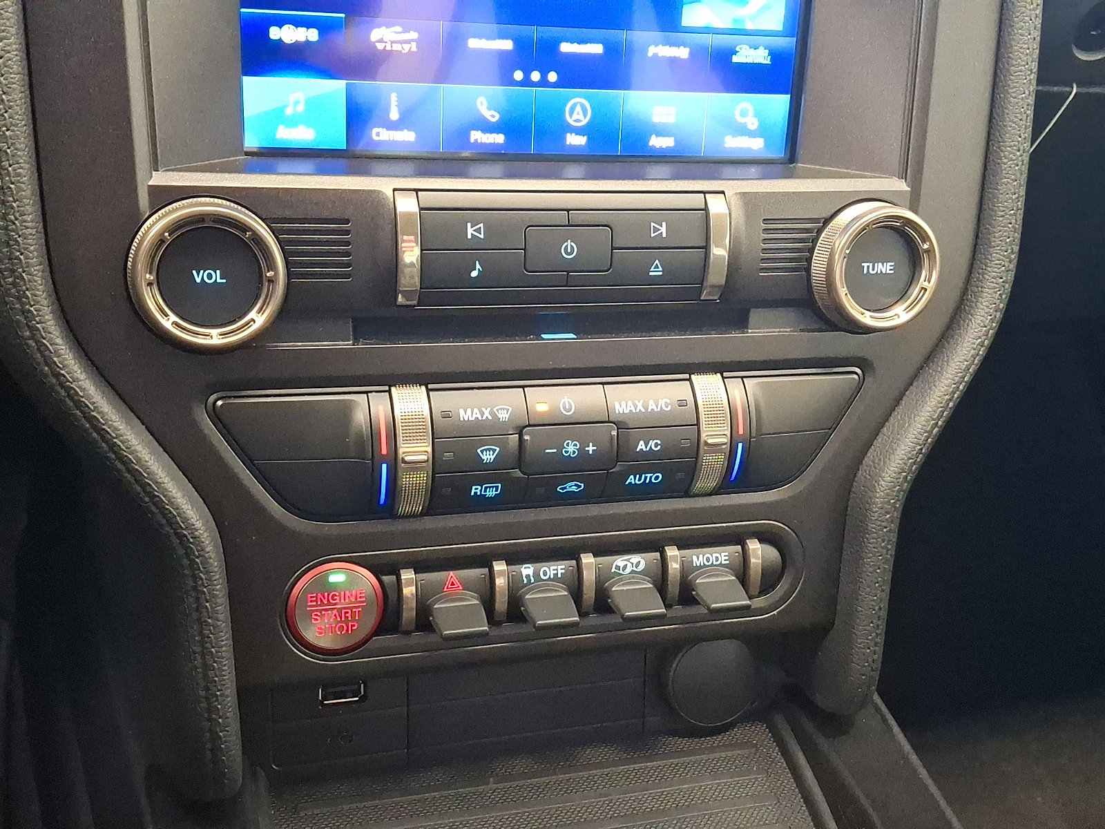 Used 2020 Ford Mustang Shelby GT500 w/ Carbon Fiber Track Pack image 13