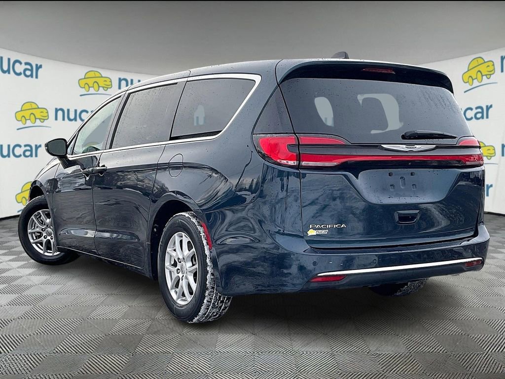 Used 2024 Chrysler Pacifica Touring-L FWD image 4