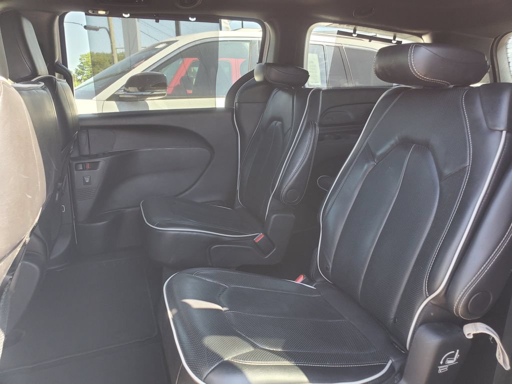 Used 2025 Chrysler Pacifica Limited FWD image 28
