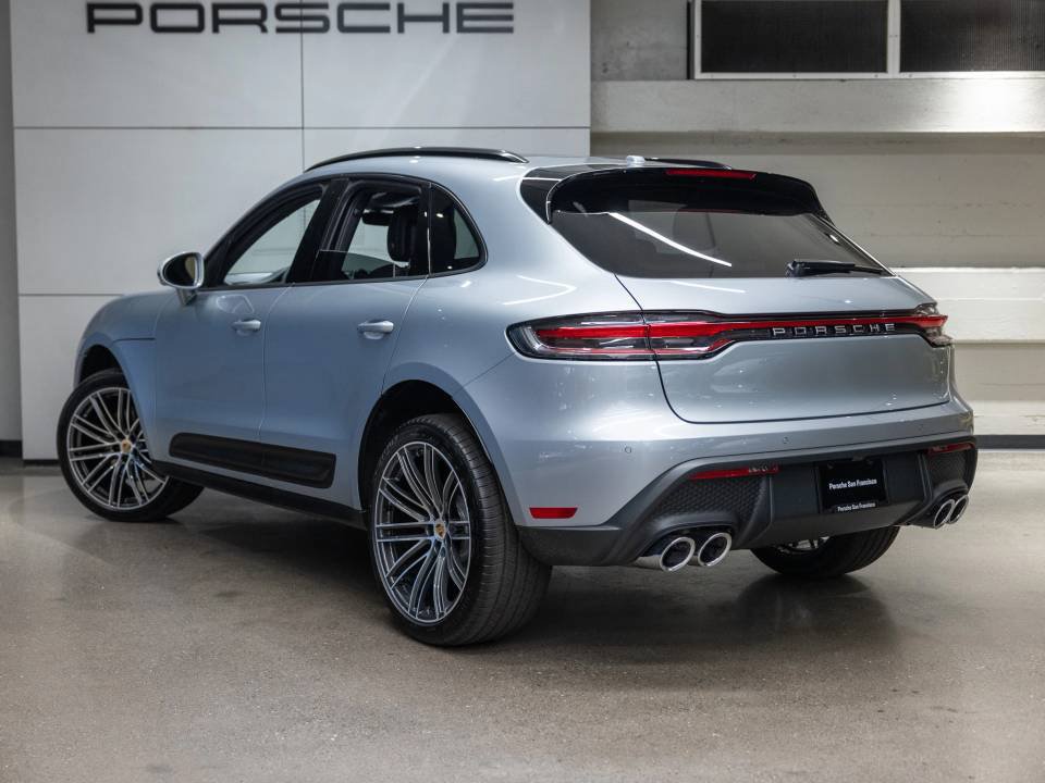 Certified 2026 Porsche Macan AWD/4WD image 3