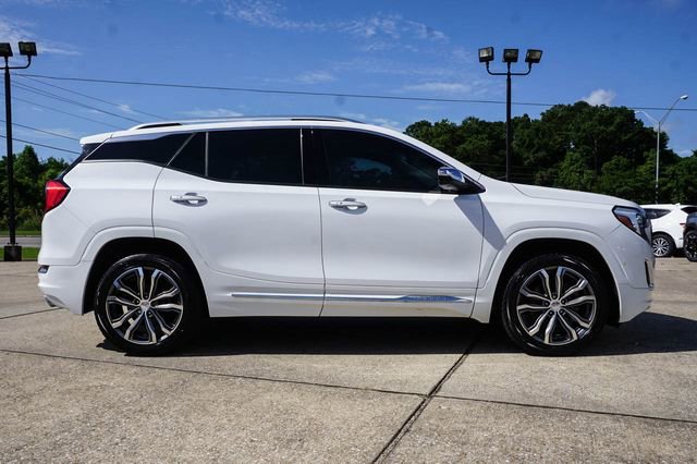 Used 2018 GMC Terrain Denali w/ GMC Pro Grade Package AWD/4WD image 3