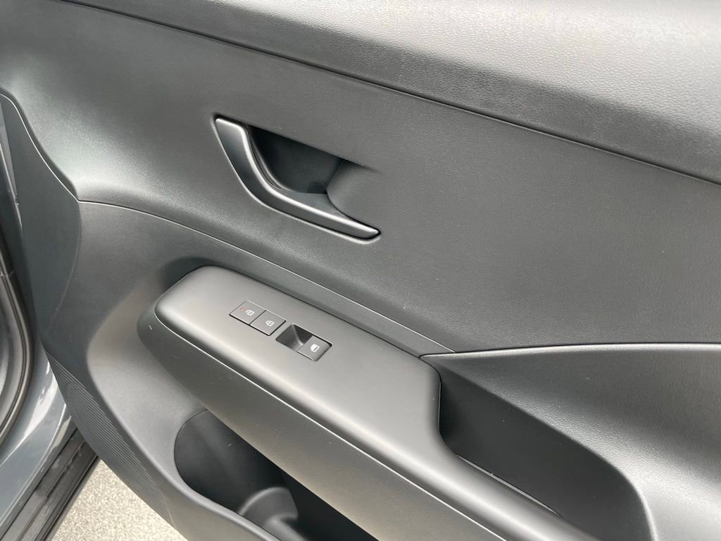Used 2025 Hyundai Kona SEL FWD image 31