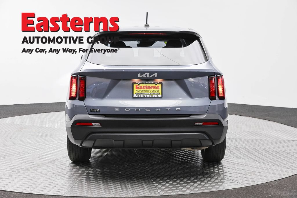 Used 2022 Kia Sorento LX FWD image 7