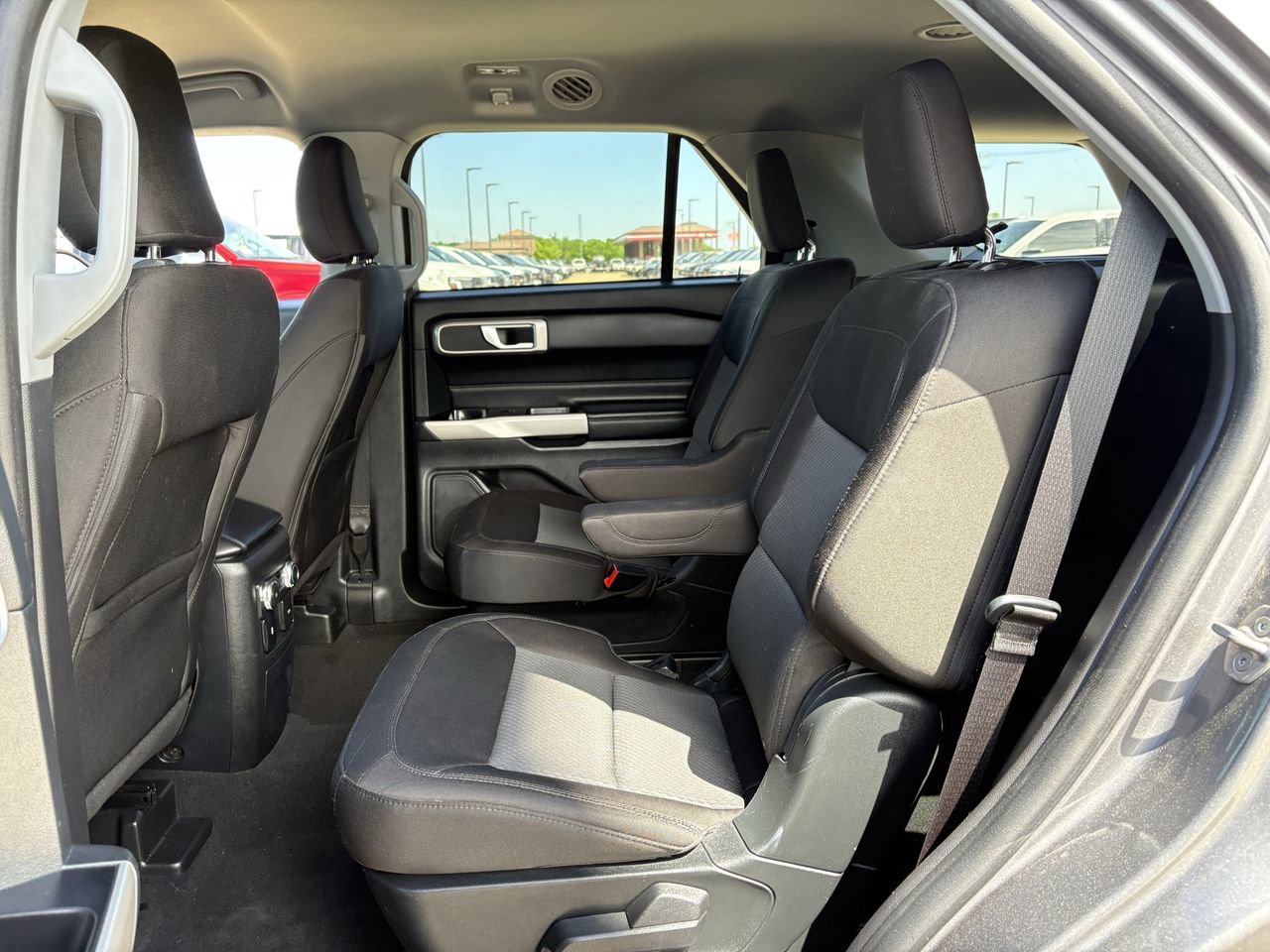 Used 2022 Ford Explorer XLT image 27