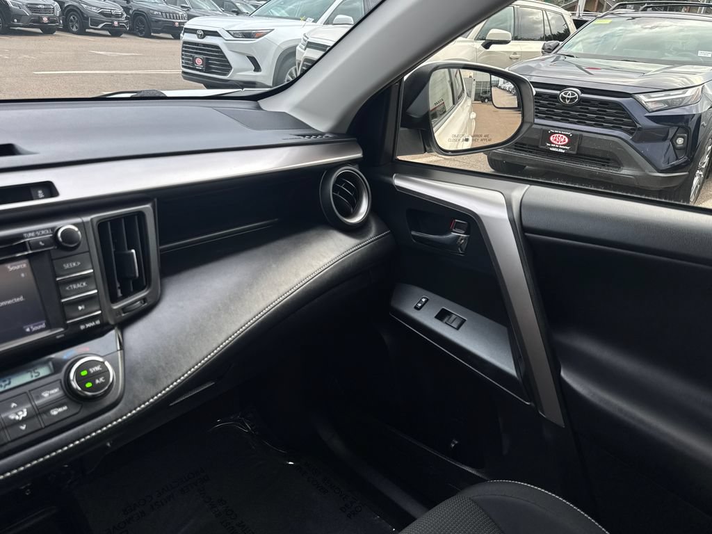 Used 2016 Toyota RAV4 XLE AWD/4WD image 28