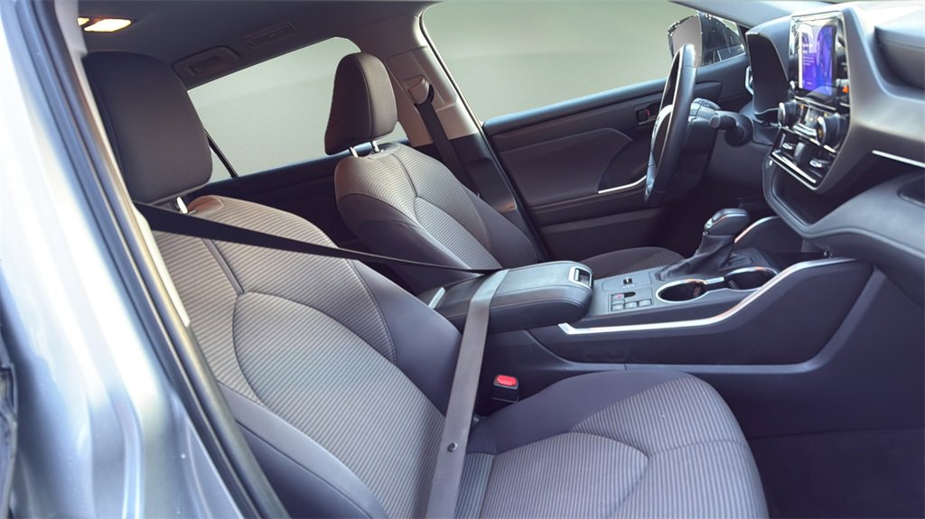 Used 2024 Toyota Highlander LE image 15