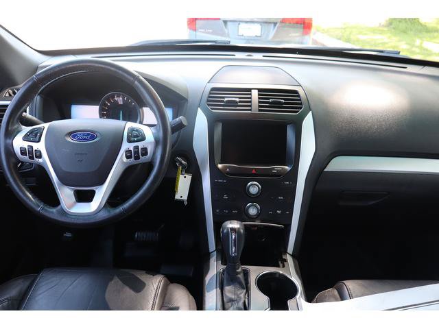 Used 2015 Ford Explorer XLT w/ Equipment Group 202B AWD/4WD image 9