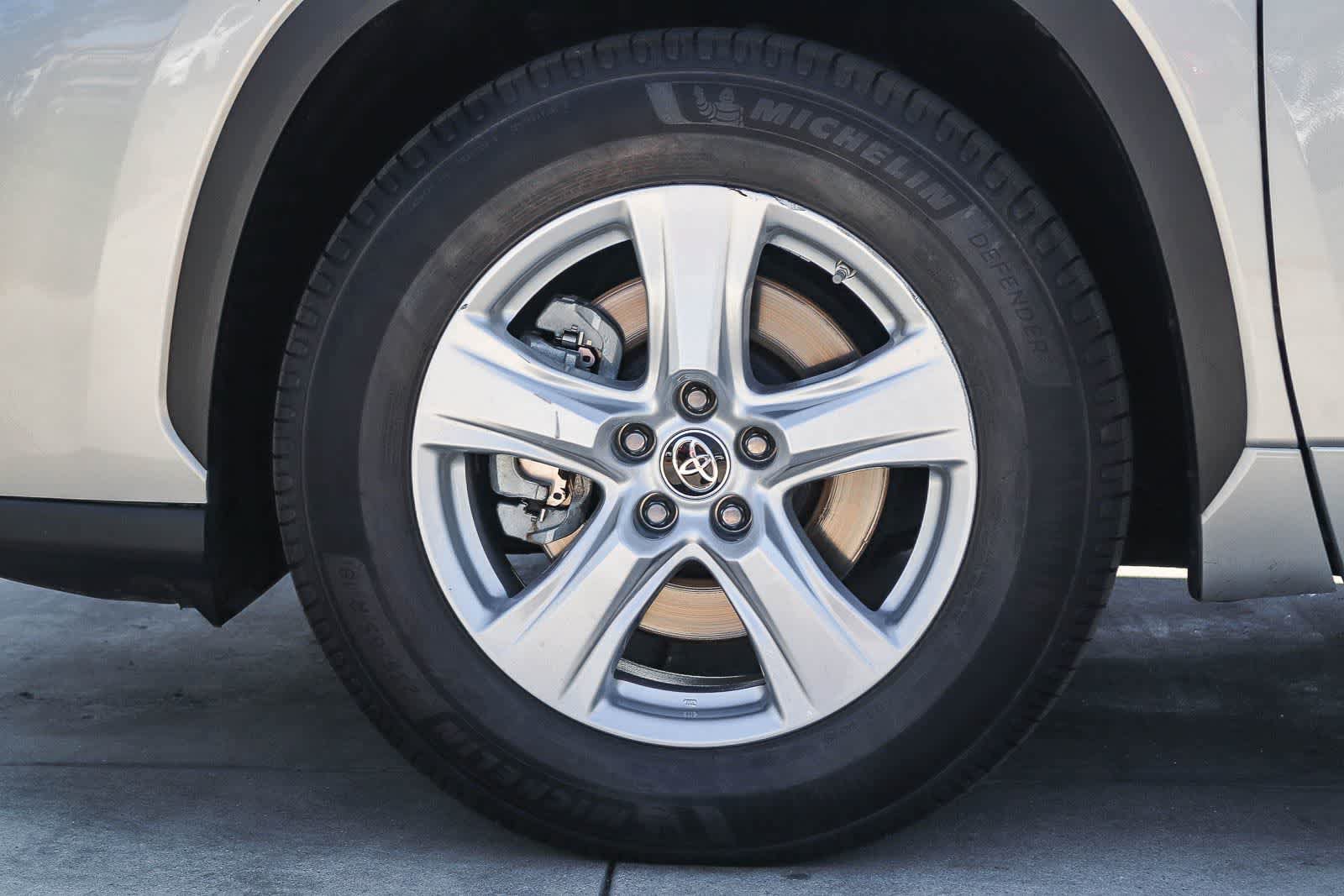 Used 2021 Toyota Highlander L FWD image 7