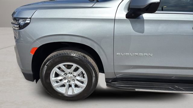 Used 2024 Chevrolet Suburban LT RWD image 34