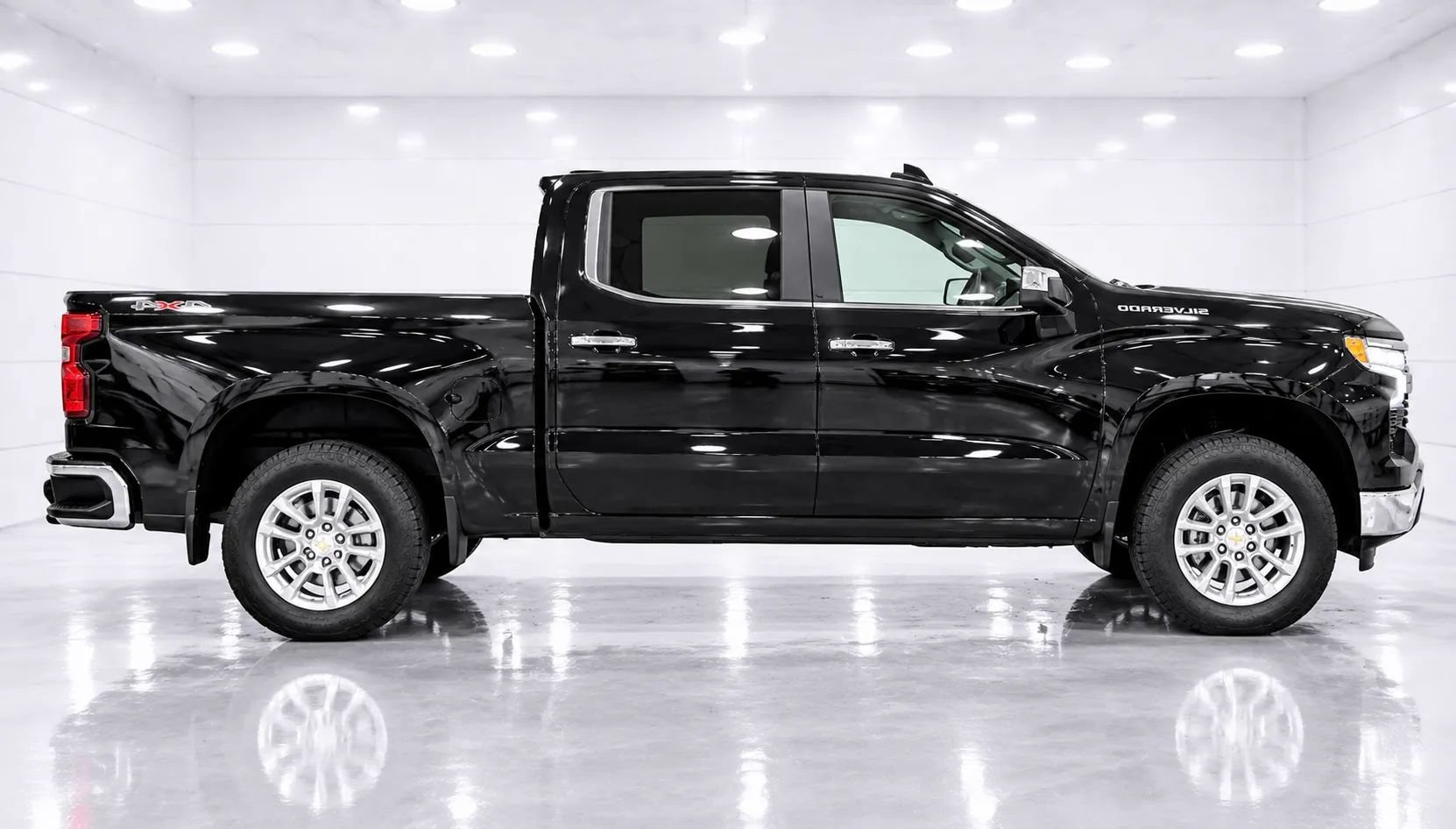 Used 2023 Chevrolet Silverado 1500 LT AWD/4WD image 6