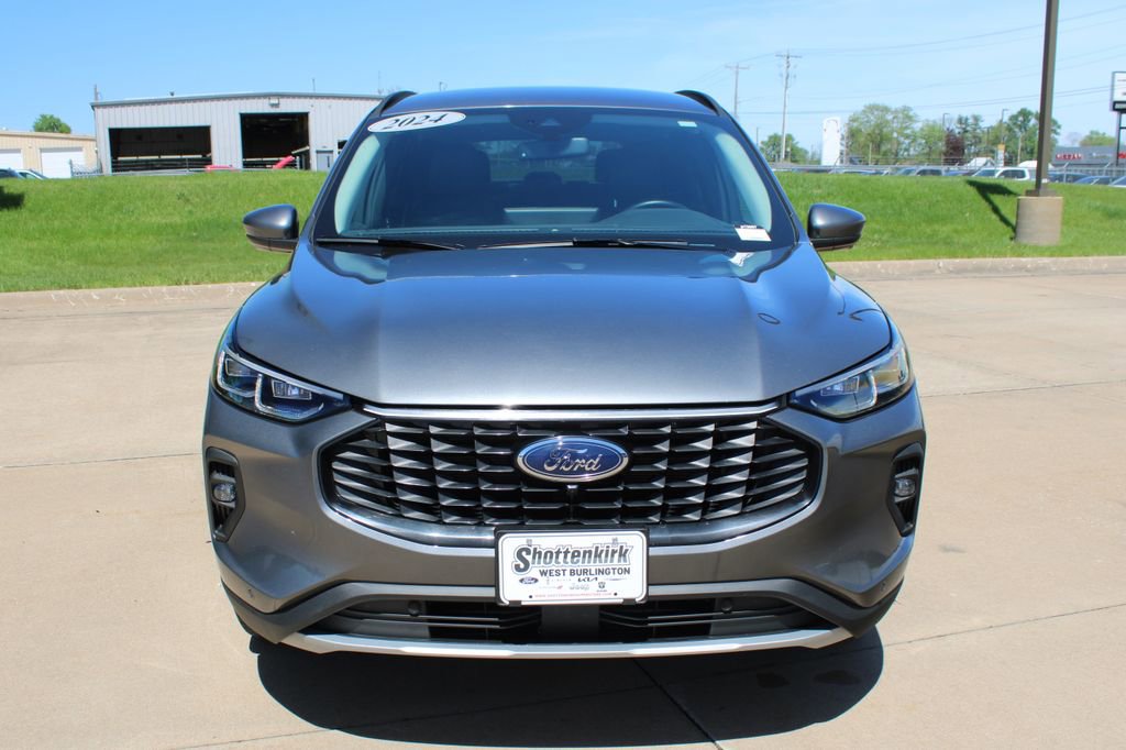 Used 2024 Ford Escape Platinum AWD/4WD image 2