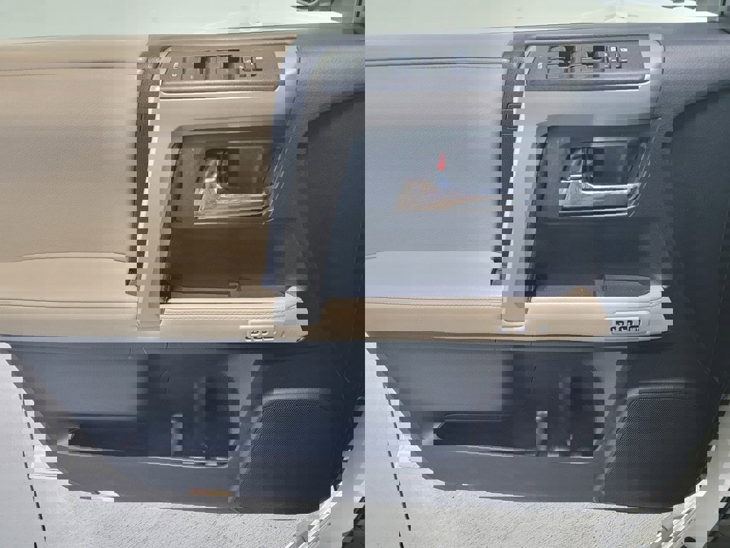 Used 2014 Toyota 4Runner Limited image 15