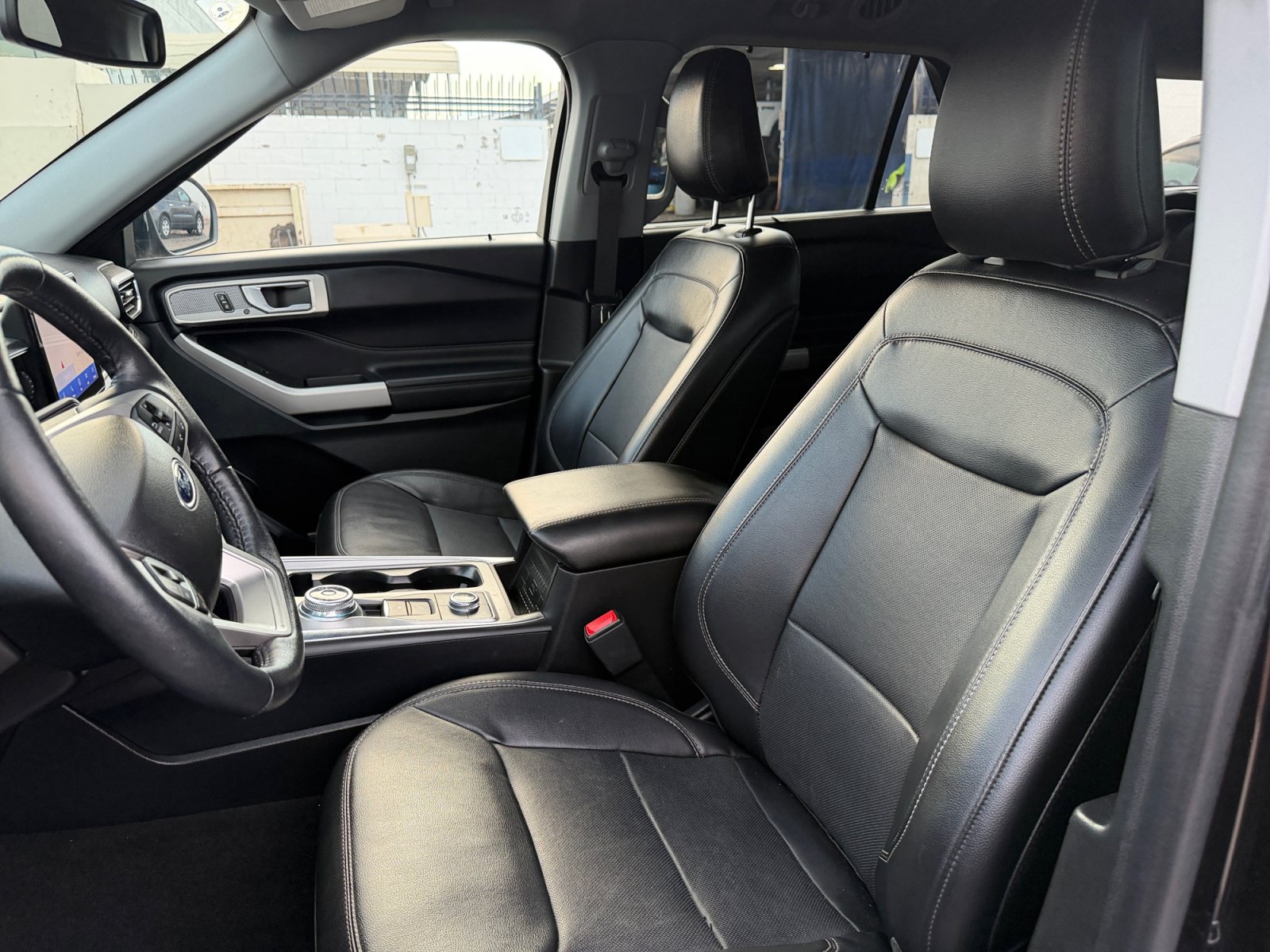 Used 2023 Ford Explorer Limited AWD/4WD image 15