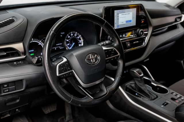 Used 2023 Toyota Highlander LE AWD/4WD image 21
