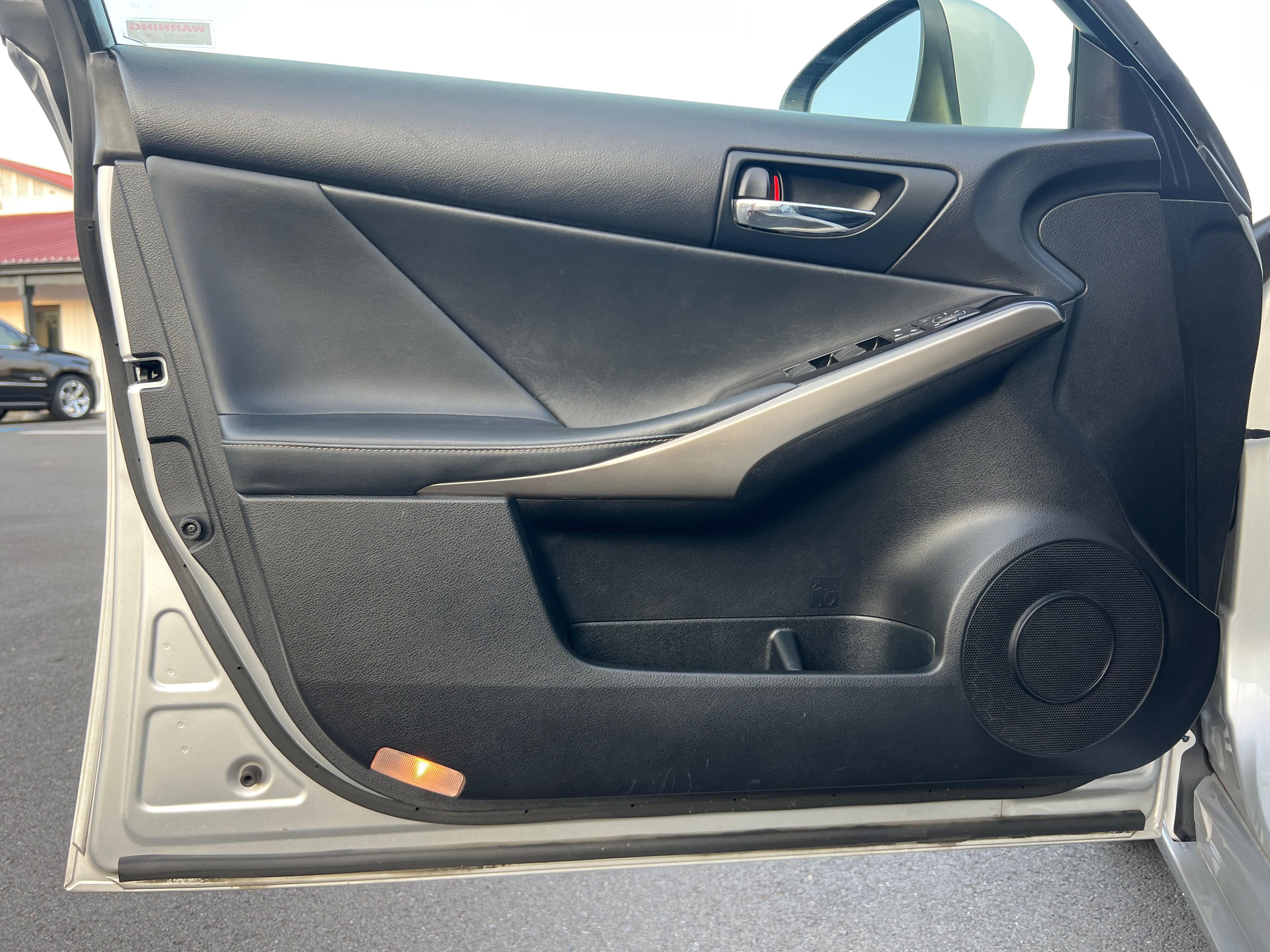 Used 2016 Lexus IS 200t image 22