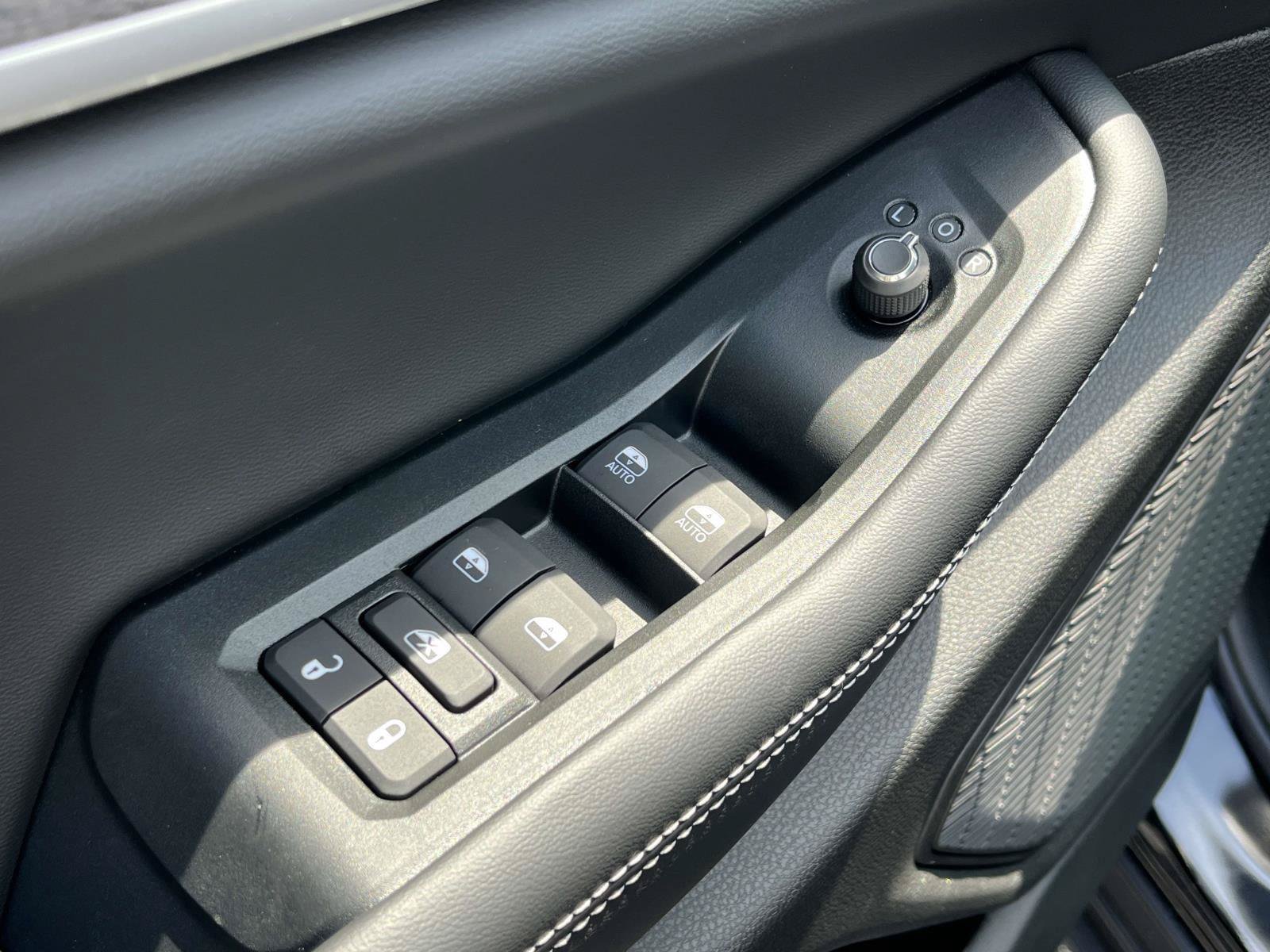 New 2026 Jeep Grand Cherokee Altitude AWD/4WD image 9