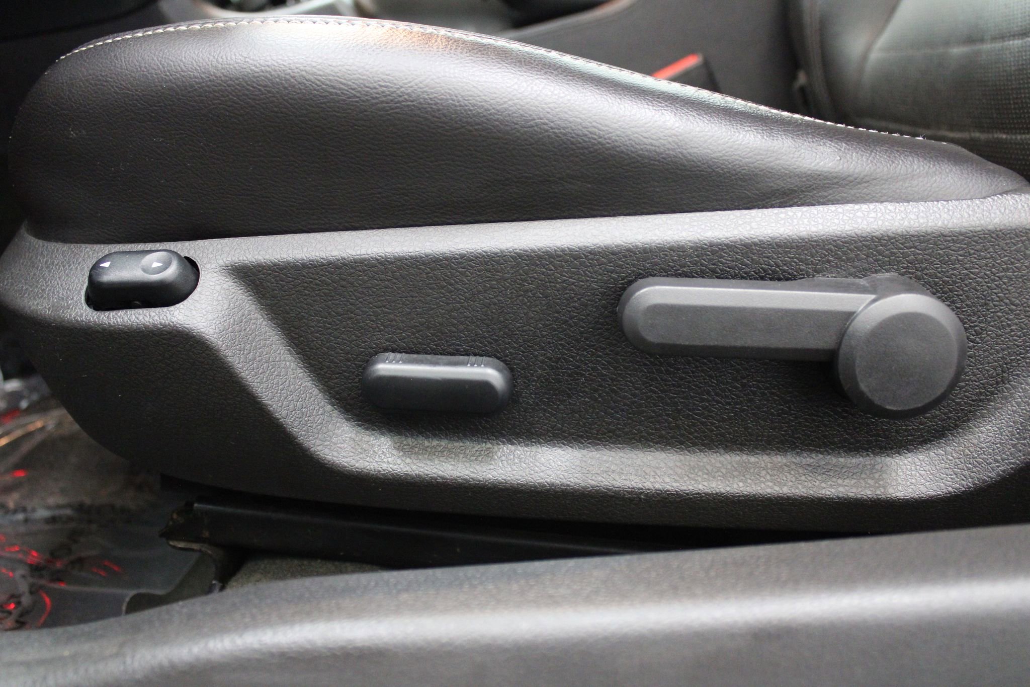 Used 2014 Ford Mustang Premium RWD image 32