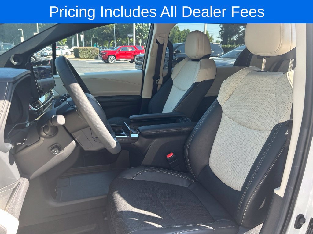 New 2025 Toyota Sienna Limited FWD image 3