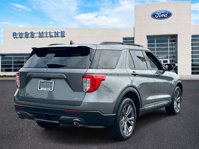 Used 2024 Ford Explorer XLT w/ Equipment Group 202A AWD/4WD image 4