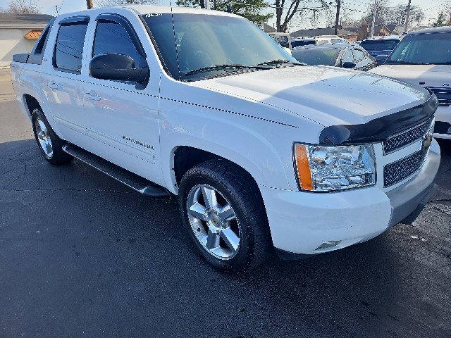 Used 2010 Chevrolet Avalanche LT w/ Luxury Package AWD/4WD image 2