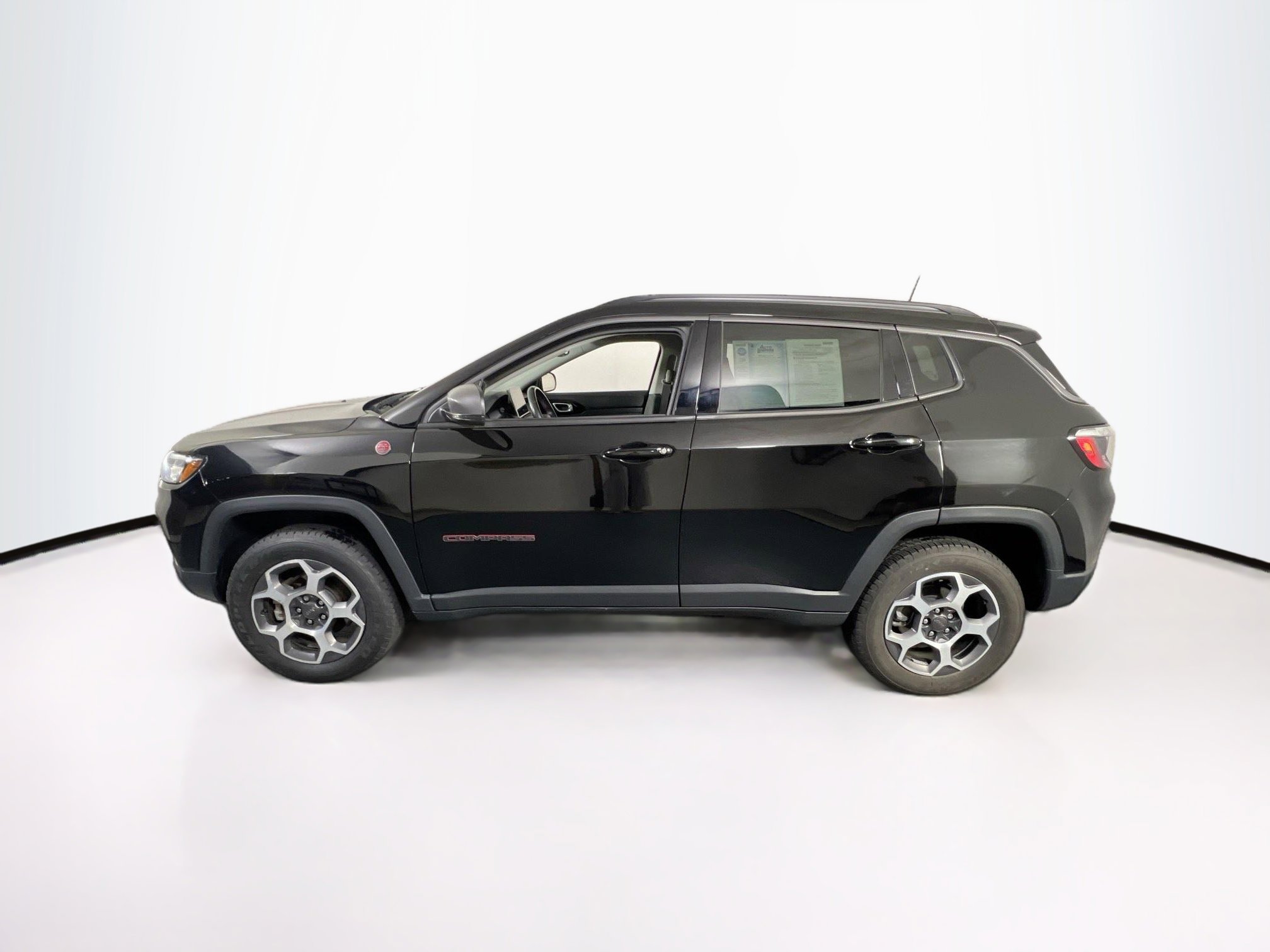 Used 2022 Jeep Compass Trailhawk w/ Trailhawk Convenience Group image 8