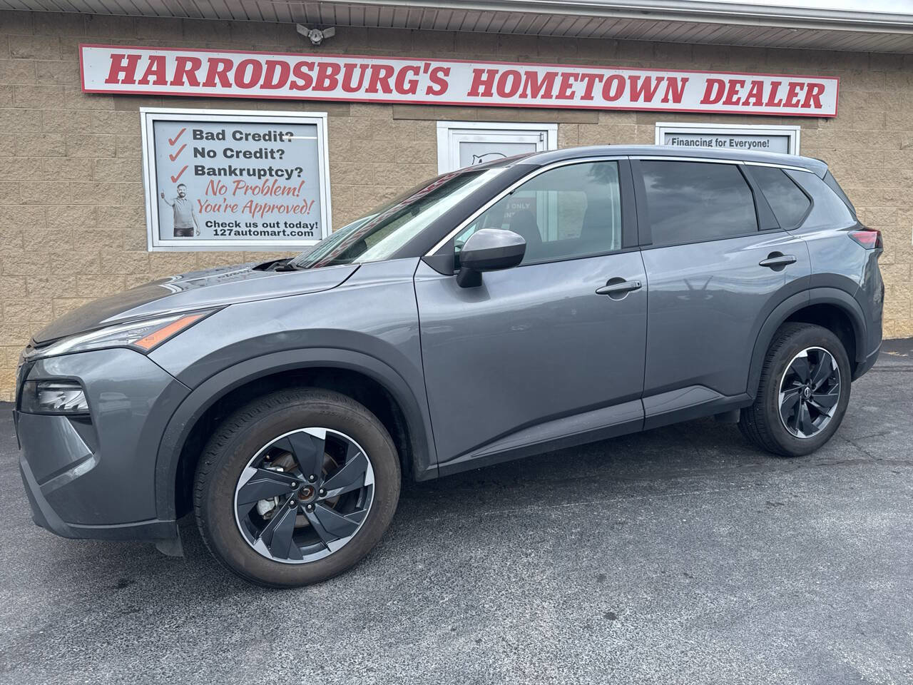 Used 2024 Nissan Rogue SV image 1