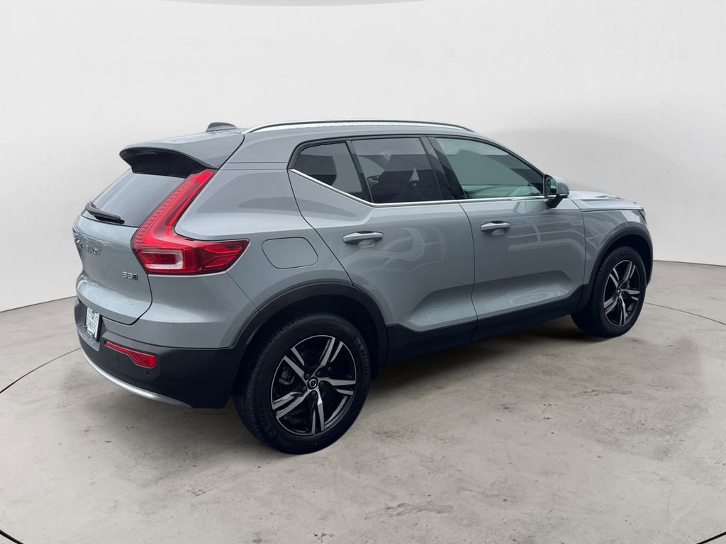 Certified 2025 Volvo XC40 B5 Core image 7