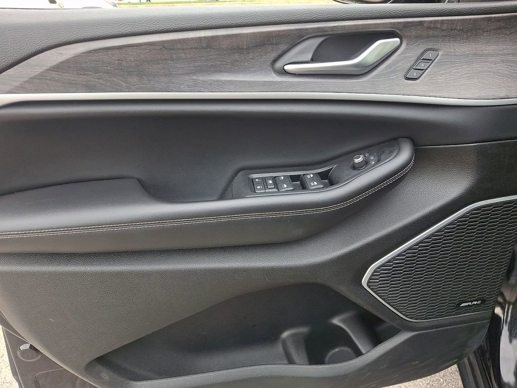 Used 2024 Jeep Grand Cherokee Limited 4xe image 12