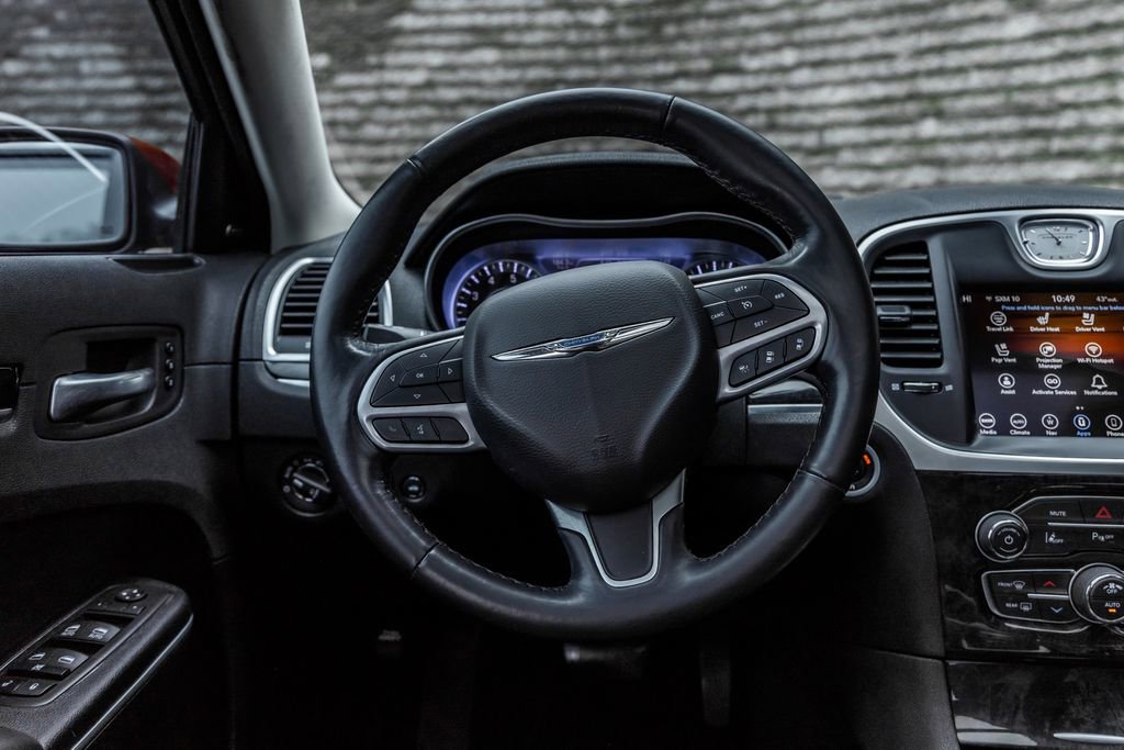 Used 2021 Chrysler 300 Touring L image 25