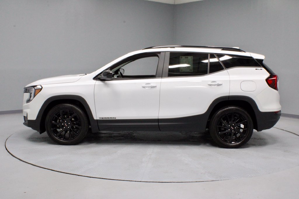 Used 2024 GMC Terrain SLE w/ Driver Convenience Package FWD image 8