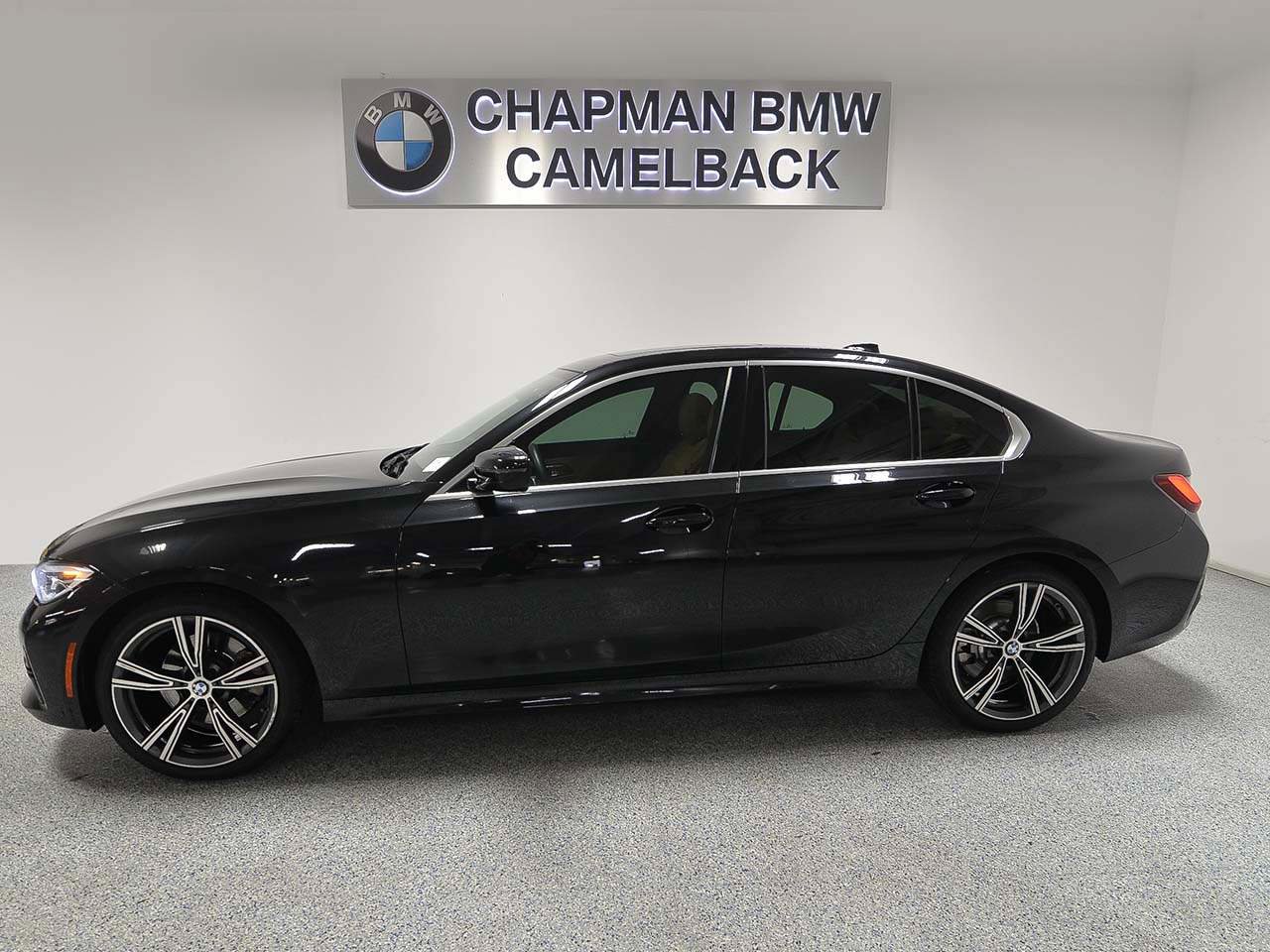 Used 2022 BMW 330i Sedan w/ Premium Package 2 RWD image 3