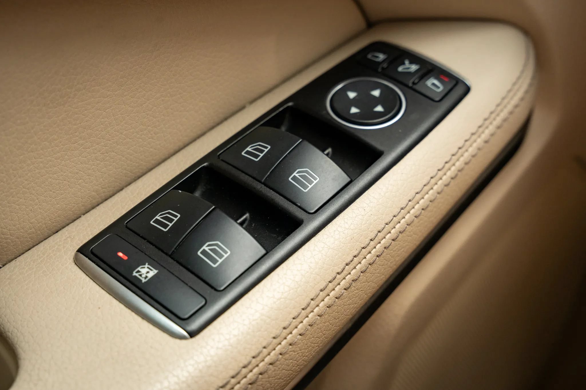 Used 2015 Mercedes-Benz E 350 4MATIC Sedan image 25