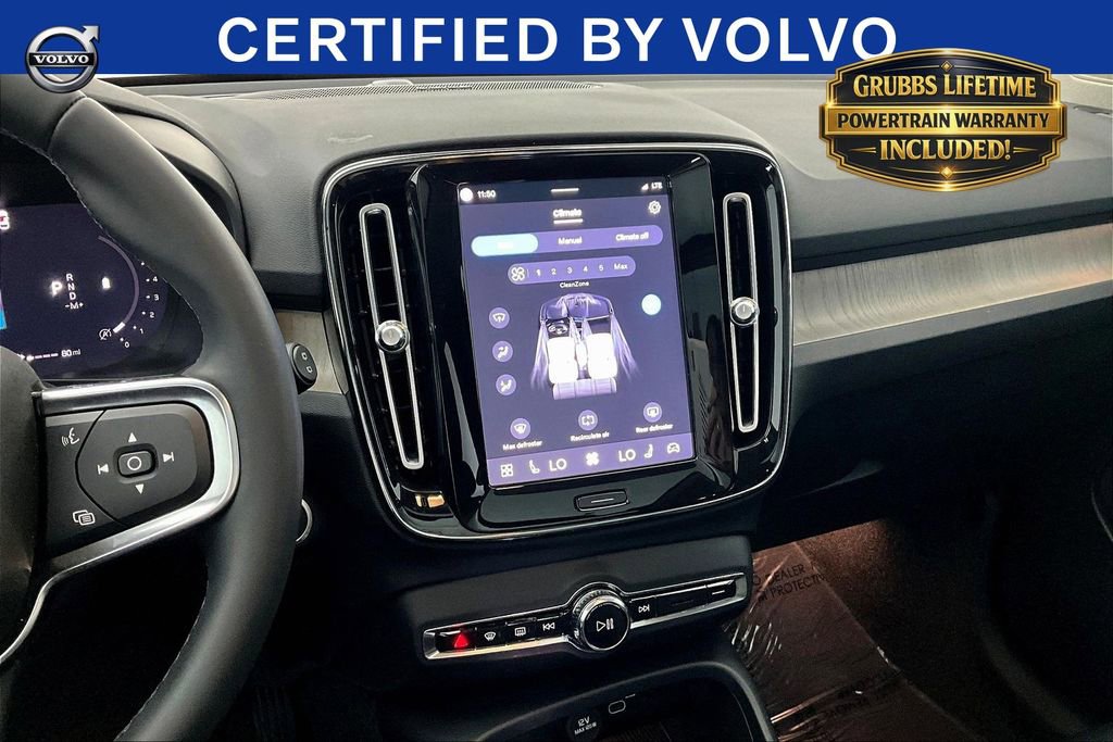 Used 2023 Volvo XC40 B4 Plus FWD image 7