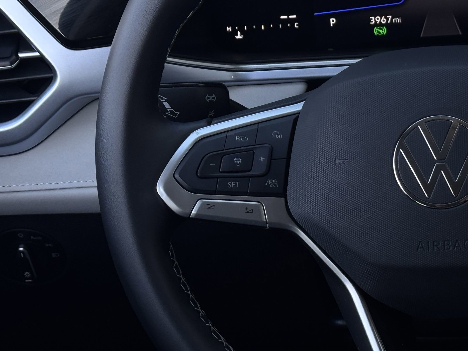 Used 2025 Volkswagen Taos SE image 14