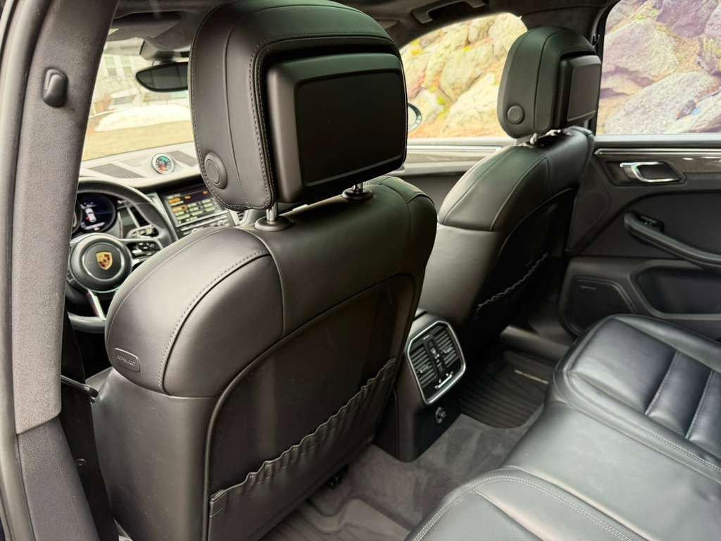 Used 2016 Porsche Macan Turbo image 19