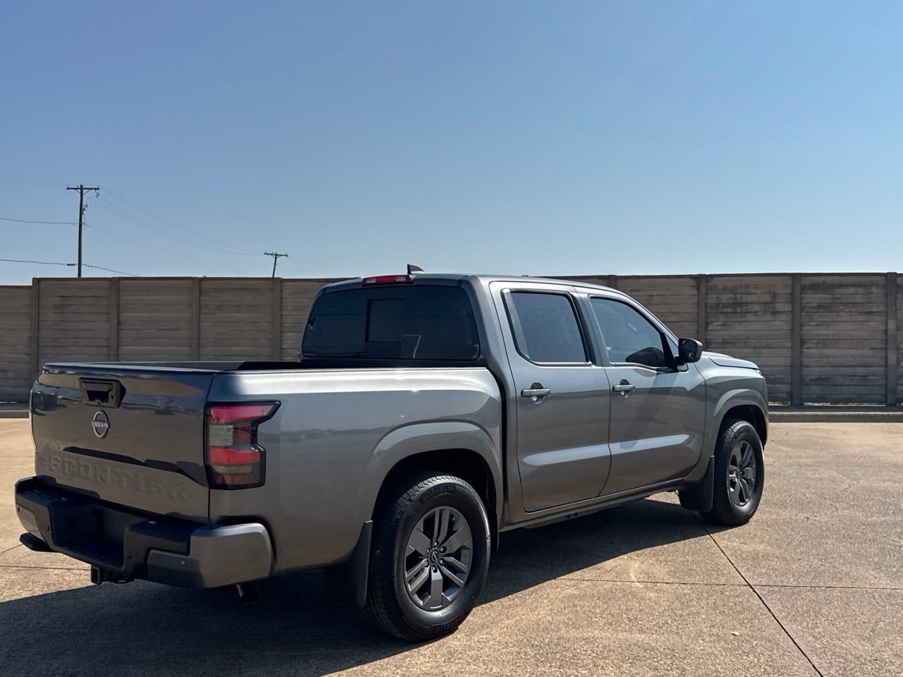 Certified 2025 Nissan Frontier SV w/ Tow Package RWD image 22