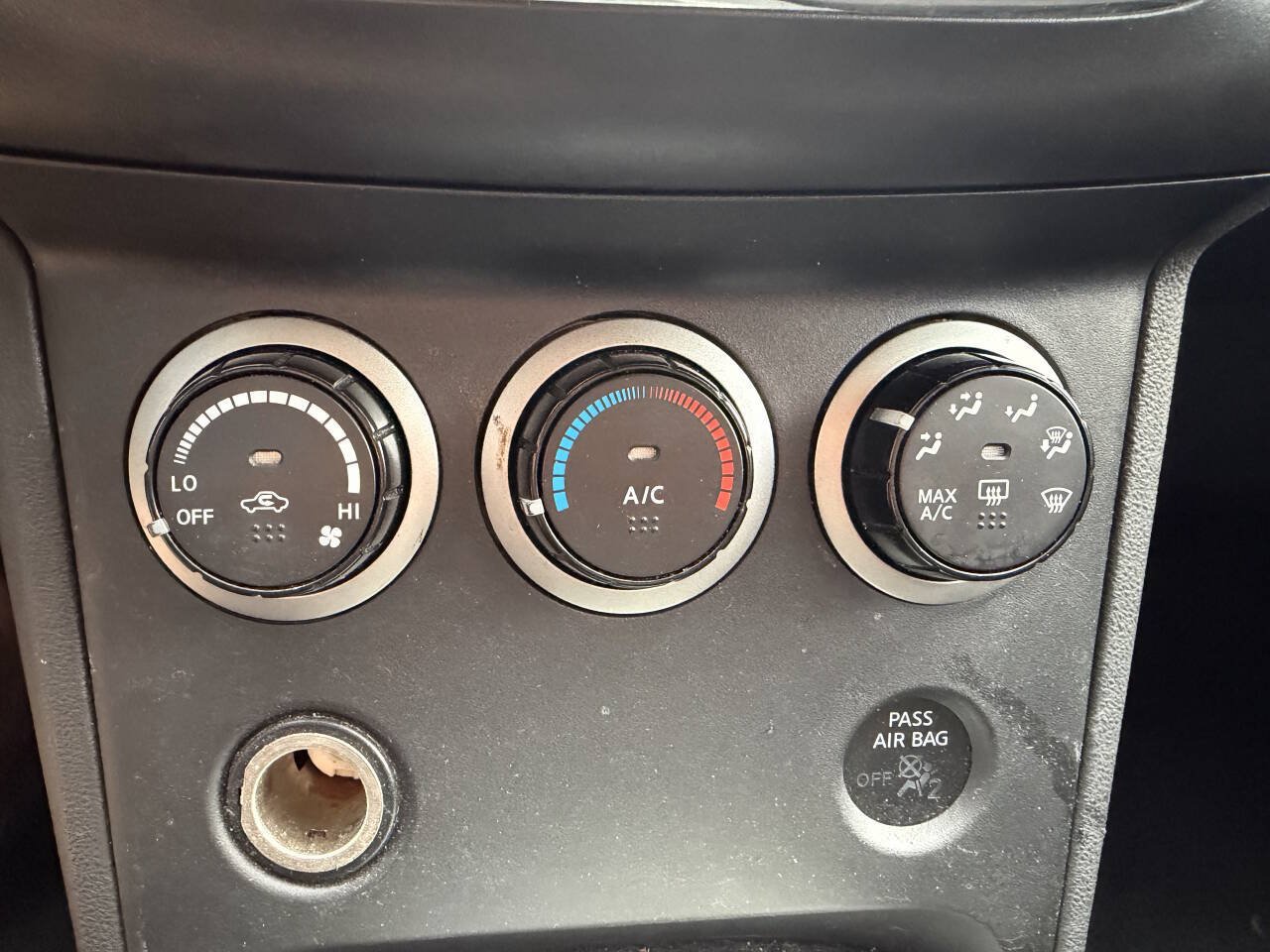 Used 2012 Nissan Rogue SV AWD/4WD image 15