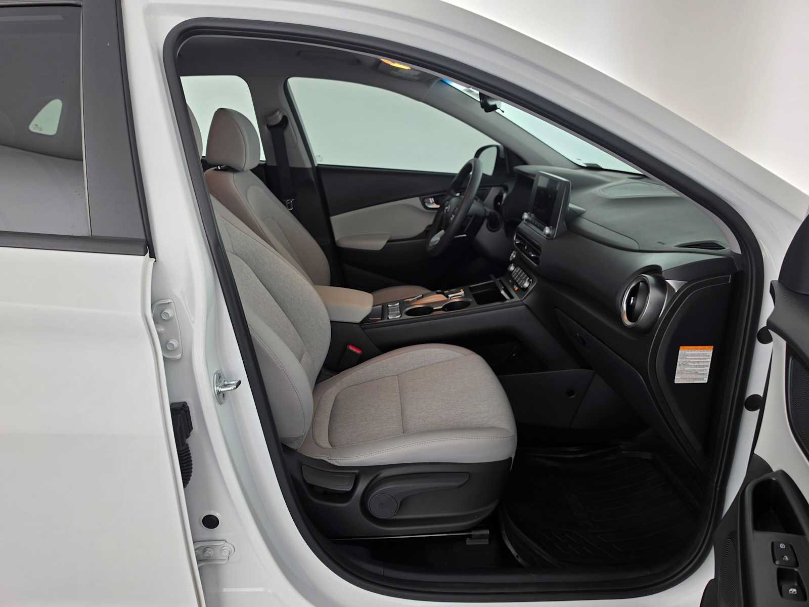 Used 2023 Hyundai Kona SE w/ Cargo Package FWD image 10