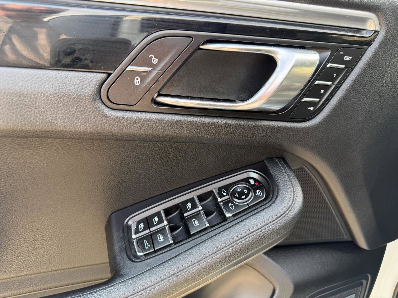 Used 2017 Porsche Macan S image 12