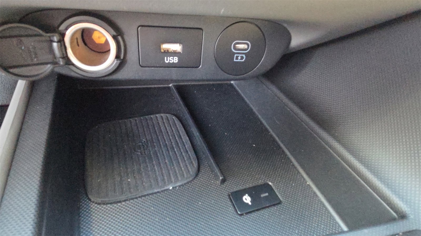 Used 2024 Hyundai Elantra SEL w/ Convenience Package image 24