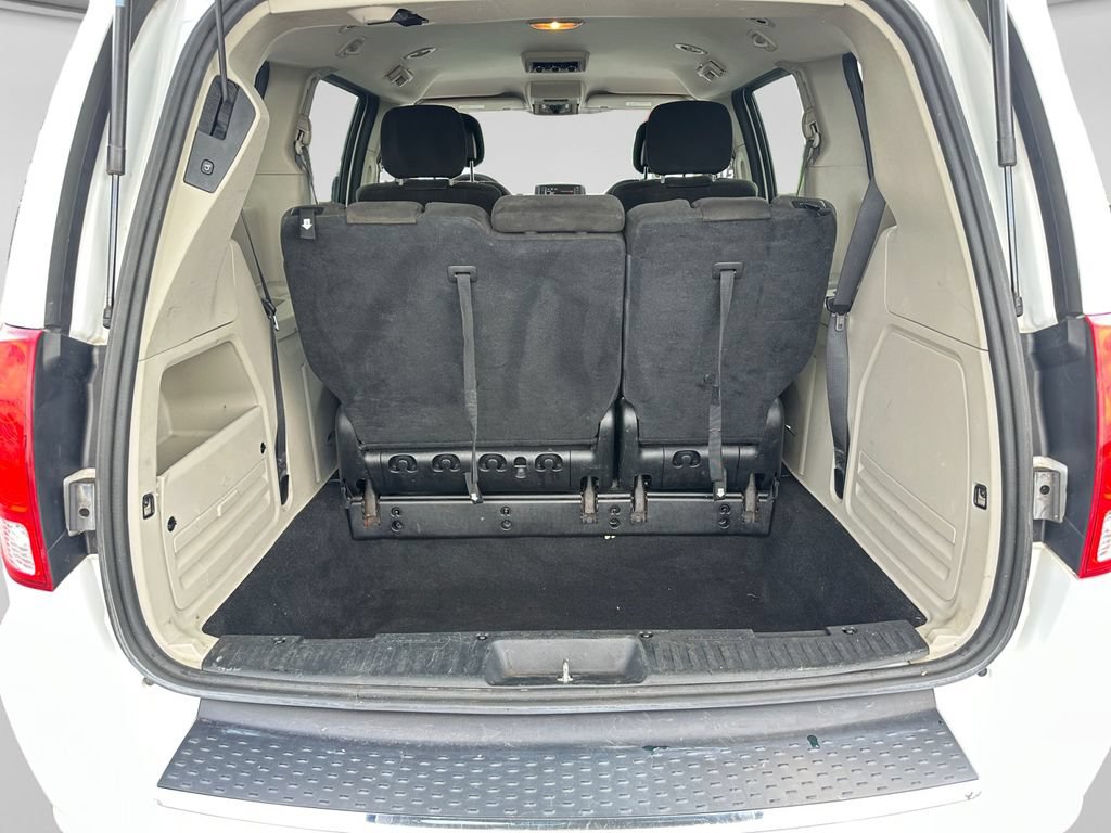 Used 2016 Dodge Grand Caravan SXT FWD image 39