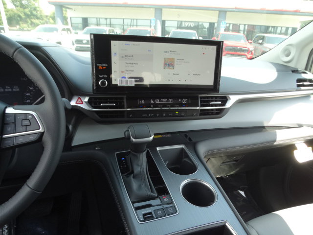 New 2026 Toyota Sienna XLE image 18